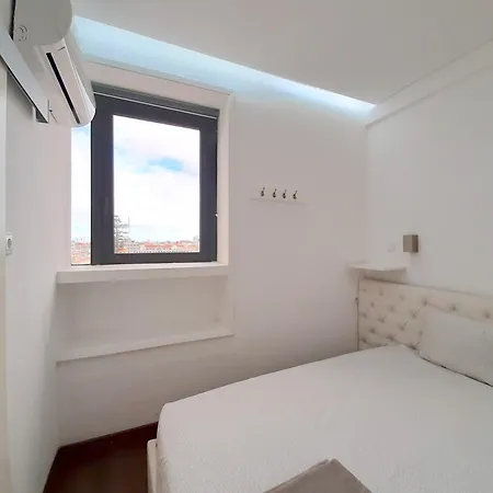 Vb By Flat In Apartment *